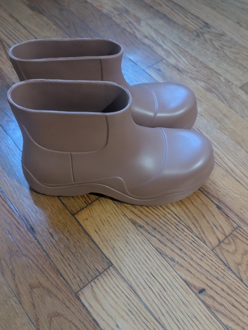 Chunky Rubber Ankle Rain Boots in Mauve-Taupe